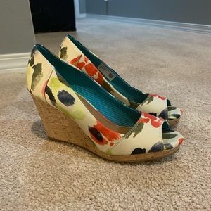 Toms summer wedge